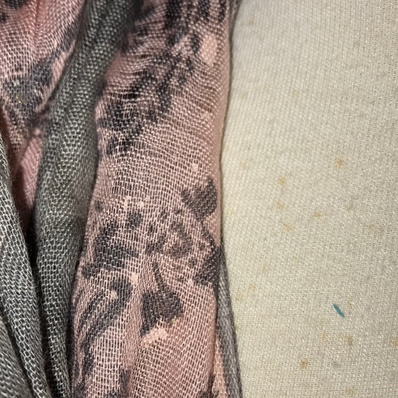 Gray pink lightweight scarf wrap by World Market - Picture 6 of 6